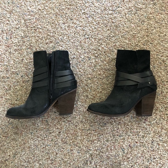Black size 6 Aldo heeled booties - Picture 2 of 7